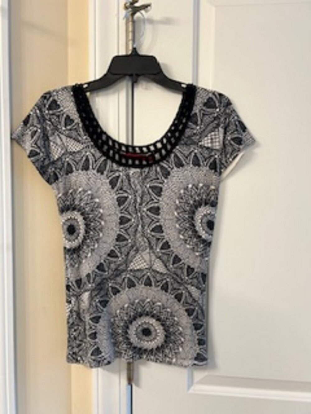 Women's Top Short Sleeve Medium Black & White (Brand: Red) Machine Washable